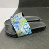 Designer sandals Ltaly Slifori Parigi Nuove vetrini di gomma sandali Brocade floreale da donna Scifezione Flip Flip Flop