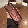 Casos de telefone de grife para iPhone 15 14 Pro máximo 11 12 13 x xs capa de luxo ultrafina pc caste hole hole gelo névoa de pele sentimento de sucção magnética concha