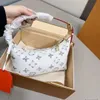 24SS Women Luksusowy projektant Nowa torebka na lunch torebka ramię torebka pod pachami delikatna i urocza 21 cm