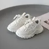 Sneakery dziecięce siatka oddychające buty sportowe nowe 2024 wiosna/lato dzieci miękkie podeszwy buty swobodne buty sportowe D240515