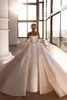 Royal Elfenbein Satin Dubai Arabische Hochzeitskleider sexy Perlen trägerlos Rückenfreier, langen Zug Brautkleider mit großen Bogenroben 2023 BC14905