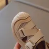 Sandálias meninos sandálias de verão bebê sapatos de malha respirável macia infantil sapatos de esportes de kick sports de fivela de fivela sandals de praia d240515
