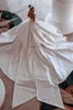 Royal Elfenbein Satin Dubai Arabische Hochzeitskleider sexy Perlen trägerlos Rückenfreier, langen Zug Brautkleider mit großen Bogenroben 2023 BC14905