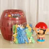 Jeux de fête artisanat Party Pirate Bucket Game Enfants Family Family Jumping Pirates Sword Tricky Toy Barrel Table Table Puzzle Blagues pour les enfants T240513