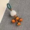 빈티지 수제 조각 된 보디 로터스 꽃 키 체인 남성 남자 나무 보석 교수형 매력 간단한 네팔 구슬 키 체인