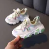 Tênis novos sapatos de esportes para meninas da primavera Sapatos de bebê respirável Sapatos de bebê de solteiro Anti deslize Casual Sports Sports Sapatos D240515