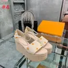 15a 2024 Kadın Sınır Kama Sandalet Akademisi 8cm Monogramlı Platform Siyah Beyaz Kahverengi Yolcu Sanayda Sahil Hattı Peep Açık Ayakkabılar