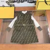 Top-Kleid-Anzüge für Mädchen Baby Herbst Set Größe 100-150 ärmellose Kleid mit Gürtelmanschette Buchstabe Jacquard Basishemd Oktober 25