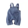 Overalls Autumn new sleeveless denim jumpsuit for young children and boys cute pocket cover for newborns casual jumpsuit solid baby clothing d240515