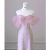 ピンクのスパンコール長いウエディングドレス