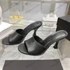 Sandalias para mujeres Tacones de tacón de tacones de tacones de 7,5 cm Designador Slip On Zapato de boda Ladies Zapato casual Classic Blanco negro de color negro Caquero Luxurys Flip Mulas