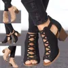 Sandalen Peep Square Heel 2024 Vrouwen Toe Hollow Out D chunky gladiator met riem Black Spring Summer Shoes 549 D 20ff