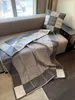 1500g 1: 1 Toppvalty grå h filt tjock hem soffa grå design filt kudde toppsäljande av stora storlekar ullparti färger