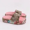 2024 designer tofflor sandaler g plattform tofflor mules multicolor flora glides fashionabla lätt att slitna stil glider kvinnor glider skor plattform broderad