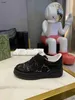Top babyschoen veter-up kinderen sneakers doos verpakking maat 26-35 kleurrijk geborduurde letter grid kind casual schoenen nov05