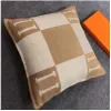 Topp Luxury Letter Pillow Case Cashmere Designer Kuddevävd vävd Jacquard Custom Cushion Cover Soffa Wool Cover Heat Home Textiles Bed 45x45cm 65x65cm