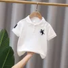 Summer Boys T -shirt Polo shirts met korte mouwen voor kinderen Solid Color Tee Baby Top Boy Deskleding Korea L2405