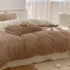Ensembles de literie Soft Velvet Plux de couette Ensemble de couvercles de plaque d'oreiller en draps de lit Félece de lait de luxe Super chaude d'hiver à fourrure