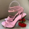 Satinleather 2024 dames roze schapenvacht dame damper haky sandalen met hoge hak sandalen schoenen gesp gewekt open teen peep-toe Europa en Amerika het catwalk bruiloftsfeest 979 d 6916
