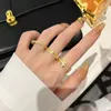 Anneau de marque européen Luxury Full Diamond Zircon Ring en nid d'abeille de créateur Anneau de mariage Platation Placing 18k Rague en or bijoux