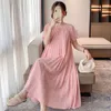 Beige Pink Sunmer Gravid kvinna veckad plus size Moderskap Chiffonklänning Midkalf graviditetskläder med bälte grossist