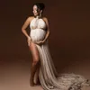 Moderskapsfotografering poserar rekvisita sexiga eleganta vita långa klänningar guldfärg läder afrikansk skjutstudioklänning