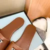 10a toppkvalitet mule kvinnor sommar solig strand läder sandal mode tofflare lady platta glider utomhus sandale resor loafer lyxdesigner mens pool sko storlek 35-41