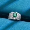 2024 INS Top Sell Eheringe 2CT Luxusschmuck Real 100% 925 Sterling Silver Oval Cut Emerald Moissanite Ruby Gemstones Party Frauen Verlobungsband Ringgeschenk