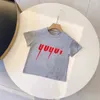キッズデザイナーTシャツベビー衣服男の子の女の子短袖Tシャツ幼児Tシャツラグジュアリーブランドサマーキッドシャツレターブラックホワイト