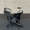 하이힐 Baotou Metal Sandals 슬림 한 백 공기 패션 스퀘어 발가락 발목 끈 단색 얇은 신발 76 D 896b
