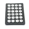 مجوهرات Stand 10 ألوان Noosa Snap 18mm زر عرض جلود أسود لمدة 24 PCS حامل قطرة التسليم تعبئة DHJFS