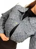 デザイナーの女性の装飾秋の秋の長袖ブルー格子縞のプリントデニムジャケットファッショナブルなOネック長袖ルーズジャケット女性の短いトップ