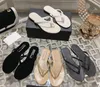 Women's Slipper 35-42 Storlek Suede Leather Black Thongs C Slästa thong Sandal Flip Flop Summer Mules Slip On Flat Heels Beach Crystal Velvet Pur Flats