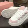 Top baby sneakers hoogwaardige niet-slip zool voor kinderen designer schoenen maat 26-35 herfst dik zool meisje kleine witte schoen nov10