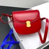 Дизайнерская сумка для плеча женская сумочка мода классическая дизайнерская сумка универсальная мини -полулужная кожаная сумка для кросс -кубика Сумка Сумка для подмышки.