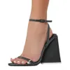 Senhoras 2022 Mulheres Patente Couro de 11 cm de saltos baixos sandálias Peep Toe Summer Casual Buckle Vestido de noiva Gladiador Sapatos sexy mais cores Tamanho 35-43 Zzyj D15b