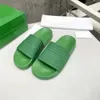 Slippers Slider Designer شرائح مخططة جولة إصبع القدم من المطاط النعال الصيفي الشاطئ الشاطئ الأخضر صندل منتجع الإسفنج زوجين الرجال