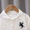Summer Boys T -shirt Polo shirts met korte mouwen voor kinderen Solid Color Tee Baby Top Boy Deskleding Korea L2405