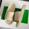 Designer tofflor kvinnor män tofflor lyx sandaler märkta sandaler skjutreglage tofflor läder tofflor platt slip på casual skor stövlar ergonomiska inläggssulor