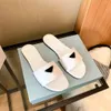 10a toppkvalitet mule kvinnor sommar solig strand läder sandal mode tofflare lady platta glider utomhus sandale resor loafer lyxdesigner mens pool sko storlek 35-41