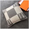 Topp Luxury Letter Pillow Case Cashmere Designer Kuddevävd vävd Jacquard Custom Cushion Cover Soffa Wool Cover Heat Home Textiles Bed 45x45cm 65x65cm