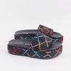 2024 designer tofflor sandaler g plattform tofflor mules multicolor flora glides fashionabla lätt att slitna stil glider kvinnor glider skor plattform broderad