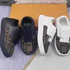 Top Kids Designer Small White Chaussures Automne Hiver Frenulum Canvas Couleur de blocage Chaussure de planche Taille 26-35 Brand Baby Baken