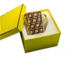 デザイナーウォーターカップヨーロッパ茶色の骨磁器レターロゴコーヒーカップエクサイトマグオフィスホームセラミックカップと黄色のギフトボックス