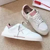 2024 Nya designer Mens broderade Arrow-logotyp Vulkaniserade serier Kvinnor Sneakers Läder och bomullspaneler Anti Slip Gummi Sole Low-Top Par Sneakers Storlek 35-45