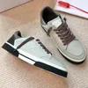 2024 Nya designer Mens broderade Arrow-logotyp Vulkaniserade serier Kvinnor Sneakers Läder och bomullspaneler Anti Slip Gummi Sole Low-Top Par Sneakers Storlek 35-45