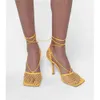 Vrouwen echte dames leer echt 2024 hoge hakken sandalen zomer vierkant teen weven gebreide vouw trouwjurk gladiator cross-tied vinete sexy schoenen gele maat d b06f