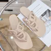 2024 Luxury dia essentieel voor zomerstranden dames slippers varkensnakjes flip-flops geïmporteerd materiaal milieuvriendelijk en geurvrije sandalen