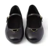 Luxury Designer Shoes Ballet Flats 2024 Novo treinador de moda dança preto top de qualidade casual casual colapsível de couro macio de vestido externo sandálias de verão tênis de verão