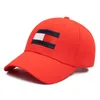 Mot de broderie Cap de baseball Classic Simple Peak Paps Fashion Hip Hop Hat Hop Men and Women Universal Golf Hats 240515